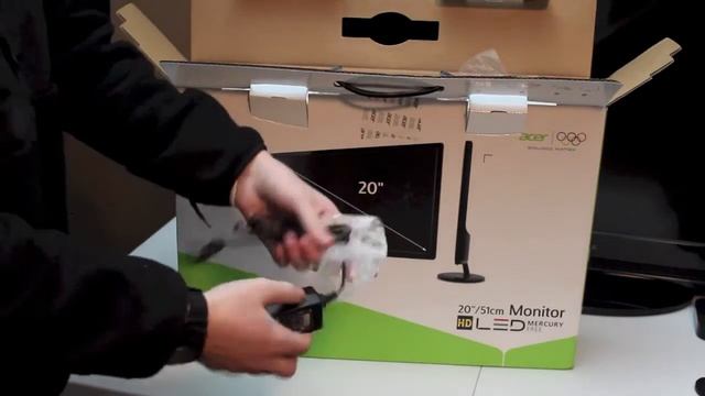 Acer 20-Inch Widescreen Ultra-Slim LED Monitor Unboxing смотреть онлайн