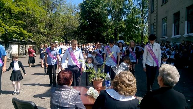 танец 1 и 11 класса на последний звонок смотреть онлайн