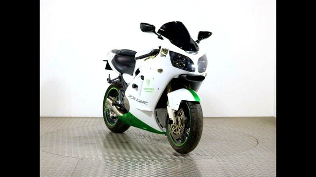 ZX12R or ZZR1200 Which one should you buy ? смотреть онлайн