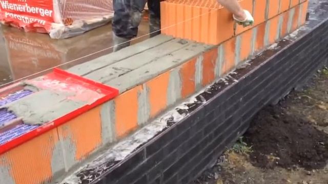 УКЛАДКА ПРИ ПОМОЩИ МЕТАЛЛИЧЕСКИХ СЛАЙДЕРОВ POROTHERM от RKS KLINKER (РеКонСтрой) смотреть онлайн
