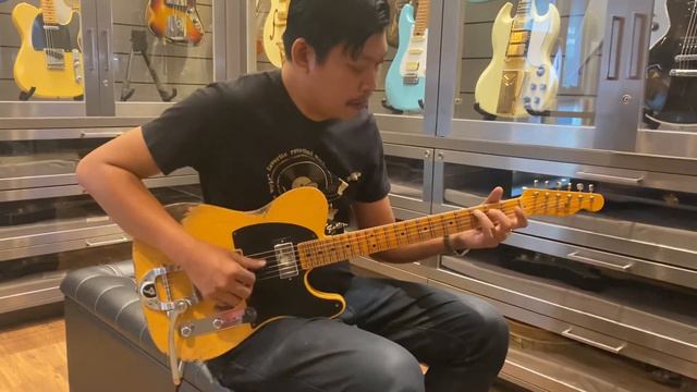 FENDER CUSTOM SHOP '50S VIBRA TELE HEAVY RELIC AGED BUTTERSCOTCH BLONDE sound check смотреть онлайн