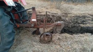 Трактор Т- 25 и плуг ПЛН 1-35 по целине (2020)