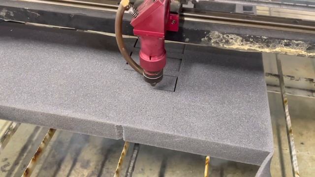 Лазерная резка ложементов из поролона смотреть онлайн