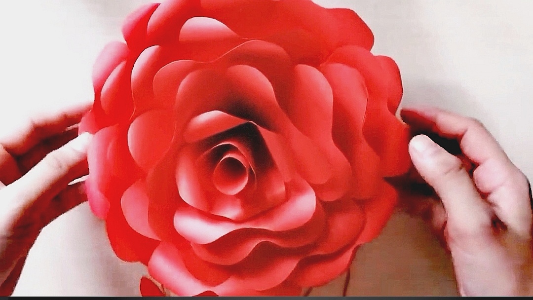 Как сделать большие и объемные цветы из бумаги своими руками смотреть онлайн