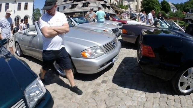 Mercedes R129 SL Enthusiasts Meeting in a Renaissance Town смотреть онлайн