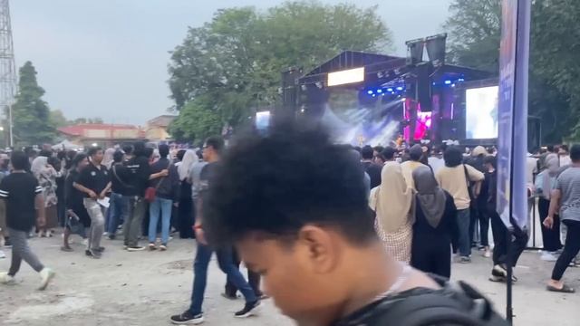 AKHIRNYA JKT48 TAMPIL DI WARAWIRIFEST PADANG! GW NONTON BARENG TIKTOKER SKIZO FAVORIT KALIAN SEMUA! смотреть онлайн