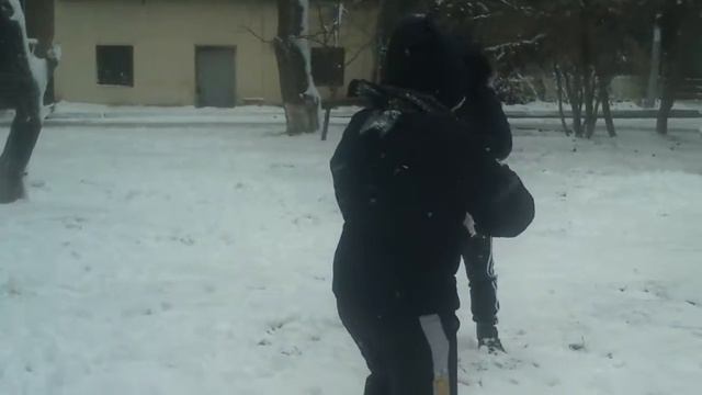 Зима!Играли в снежки смотреть онлайн