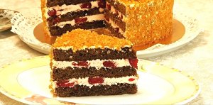 Шоколадный торт с вишней.