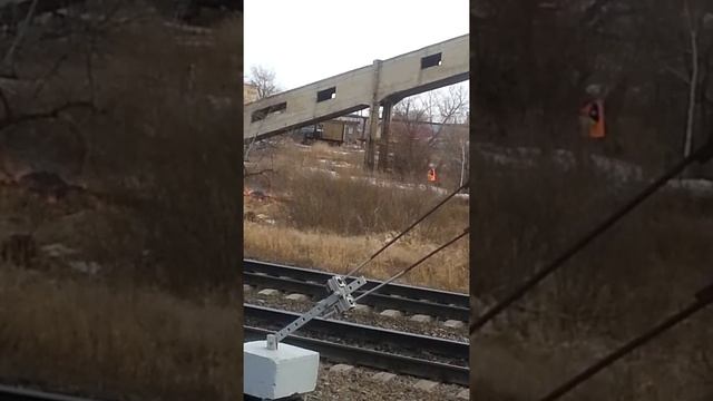 Путейцы поджигают траву в полосе отвода смотреть онлайн