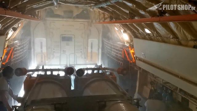 REMASTERED - Giant Russian🇷🇺 Ilyushin IL-76 dropping 49000 liters of water at Vilia fire, Greece🇬🇷! смотреть онлайн