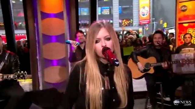 Avril Lavigne - Wish You Were Here (GMA 22/11/2011)