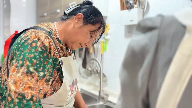 亮亮最爱的酱肉青椒包子，教你详细做法，口口爆油唇齿留香【胖手手丹丹】