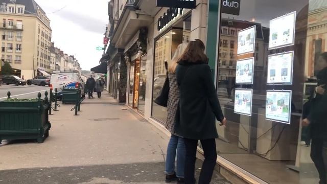 Как одеваются во Франции зимой . Улицы, витрины , Рождество смотреть онлайн