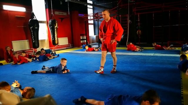 VLOG! Самбисты поздравили маму с днем рождения и продолжают готовиться к соревнованиям. Самбо дети смотреть онлайн