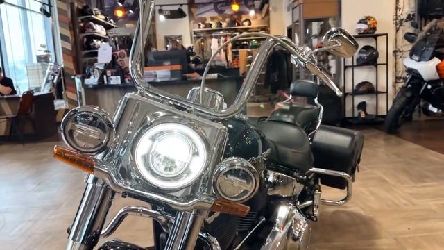 Softail Deluxe 107 Harley-Davidson смотреть онлайн