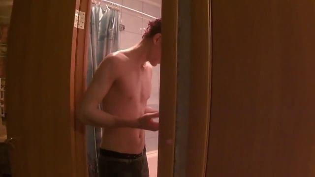 Сестра ООООЧень жестко разыграла брата.Пранк 18+ смотреть онлайн