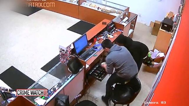 CrimeTube: Store Owner Beats Down Gun-Wielding Cell Phone Thief - Crime Watch Daily смотреть онлайн