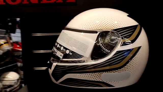 Capacete HFS Wing Branco Dourado смотреть онлайн