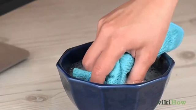How to Clean a Computer Monitor/LCD Screen смотреть онлайн