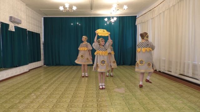 Ансамбль танца "Куралесики". "Подсолнухи", 3-4 класс (9-10 лет) смотреть онлайн