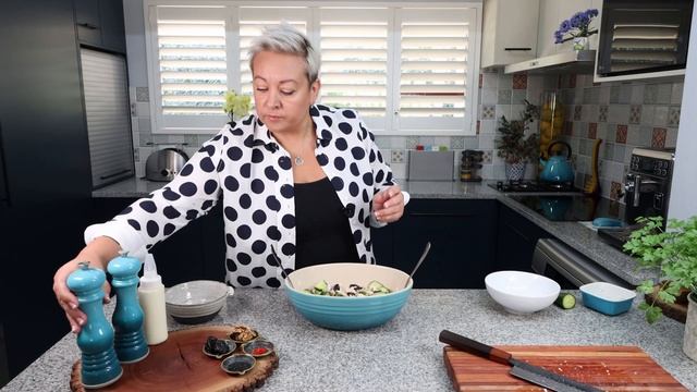 Куриный салат с черносливом | How to make Delicious Chicken Salad смотреть онлайн