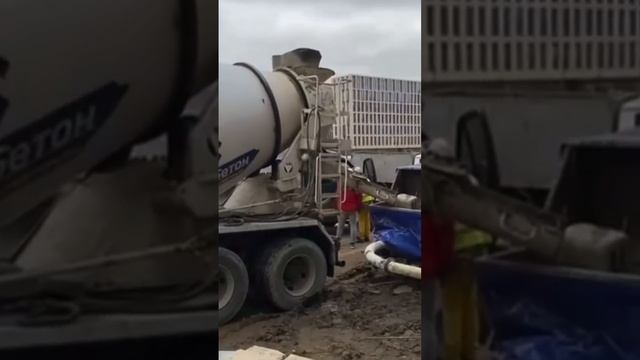 Подача бетона в паркинг. Топпинговые полы Европол. Бетонные полы.