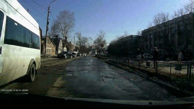 Поиск дороги среди ям, Ульяновск, 2016.04.08 смотреть онлайн