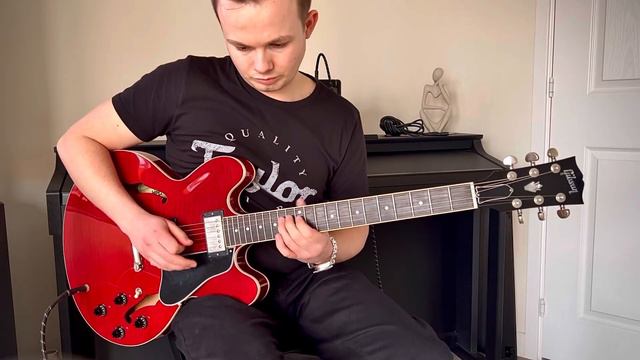 Blues Jam in E Minor - Gibson ES-335 (1999) Andrew Usher смотреть онлайн