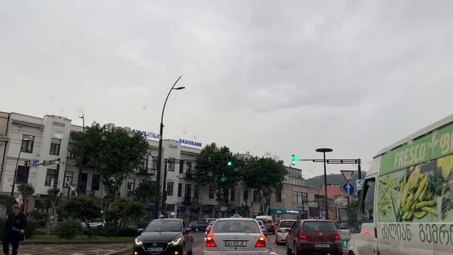 Тбилиси. С Авлабара на Руставели. Пытаемся попасть в эпицентр подготовки к празднования 26 мая. смотреть онлайн