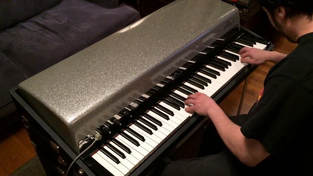 1966 Fender Rhodes silver Sparkle-top Suitcase piano, "Lady Day and John Coltrane" смотреть онлайн