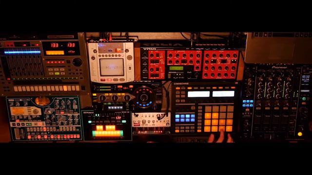 [HD] Techno - Roland Aira TB- 3, Access Virus A, Roland Mc-808, Korg EMX, Maschine, Pioneer Rmx 100 смотреть онлайн
