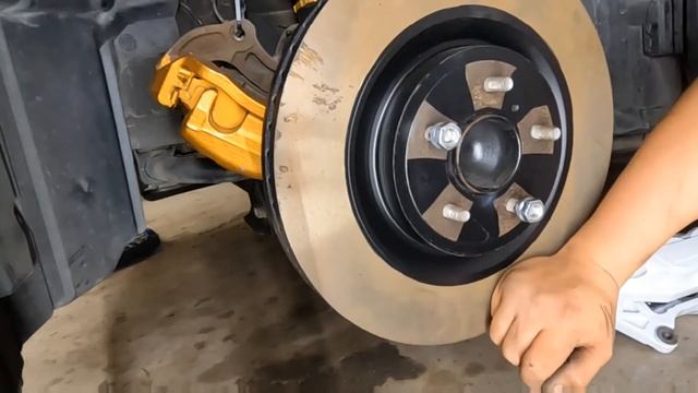Akebono Big Brake Calipers install G35 or 350z смотреть онлайн