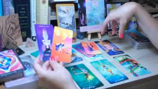 Aquarius Monthly Reading Don't Shrink for Anyone You're A Big being Of Light смотреть онлайн