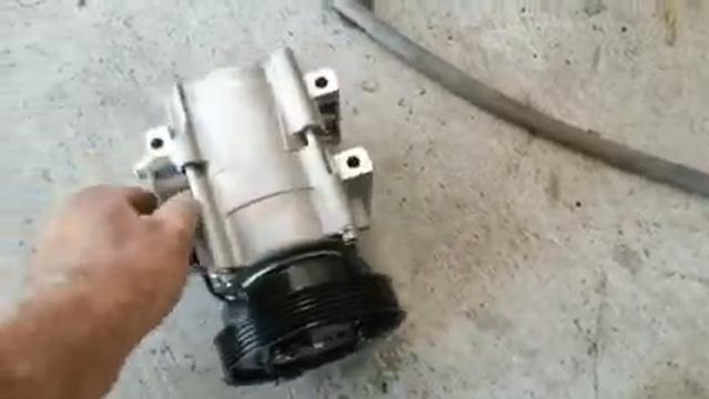 Replacing AC compressor on 2002 Hyundai Sonata смотреть онлайн