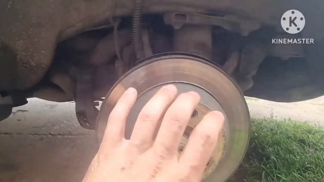 Замена задних тормозных колодок, задних тормозных дисков, колодок стояночного тормоза Audi Q7 4l смотреть онлайн
