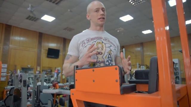 С ЧЕГО НАЧАТЬ НОВИЧКУ В ТРЕНАЖЁРНОМ ЗАЛЕ? смотреть онлайн