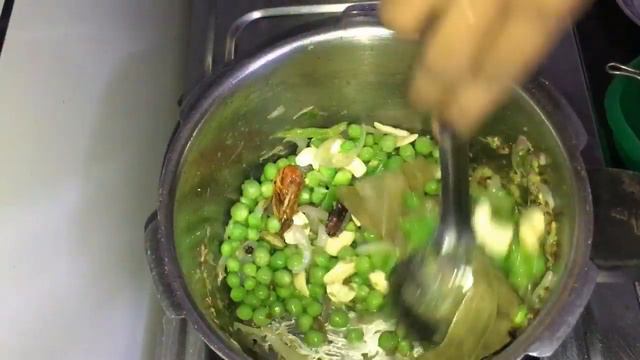 Matar Pulao Recipe|Green Peas Pulao|Indian Food with Radhi Patel смотреть онлайн
