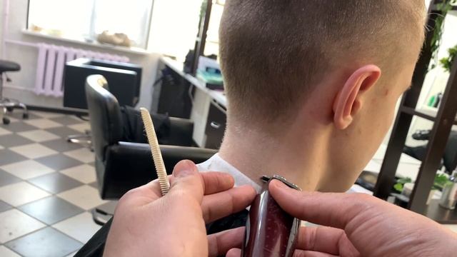 Мужская стрижка Андеркат / Undercut смотреть онлайн