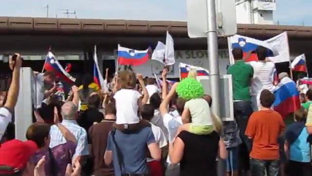 Sprejem SLO nogometašev Brnik 26.6.2010 смотреть онлайн
