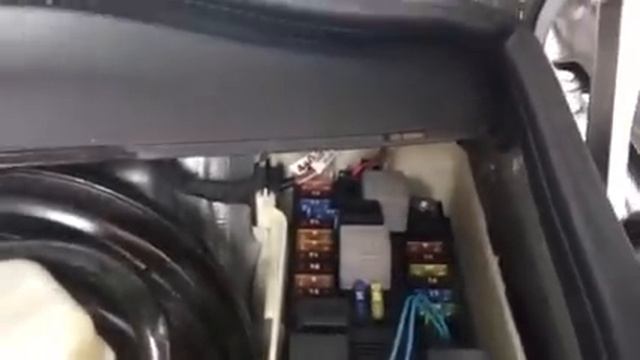 How to get your mercedes benz 2008 e350 jump start смотреть онлайн