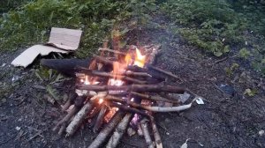 Что будет если бросить в костер баллон с газом и краской?