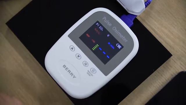 Portable Pulse Oximeter Handheld SpO2 Pulse Rate Value Display смотреть онлайн