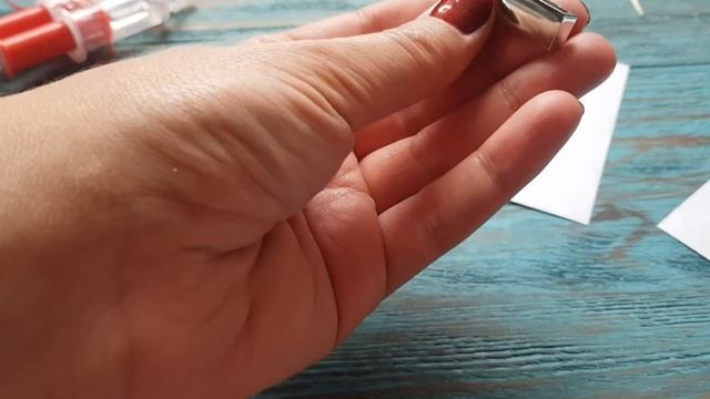 Вклеиваем магнитный замок. Оформление широкого жгута из бисера. смотреть онлайн