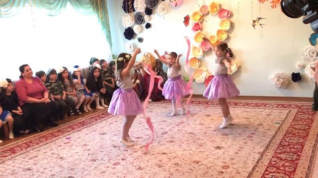 д/с "Ласточка" Танец с лентами смотреть онлайн