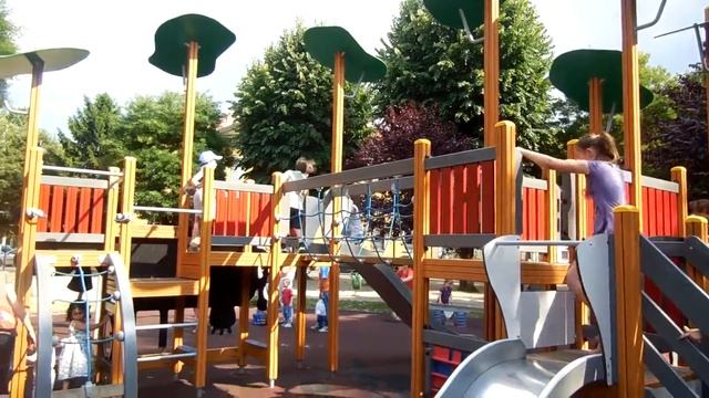 ITALIA-VOGHERA.Детская площадка в Италии 2. смотреть онлайн