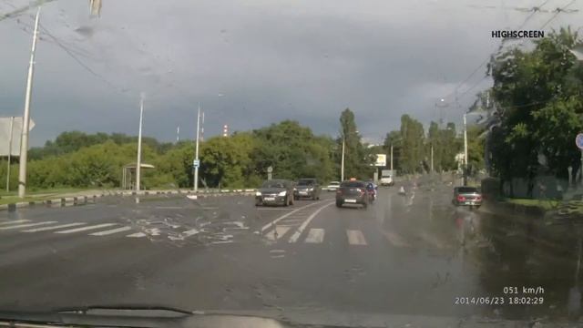 Спящий ребенок на мотороллере! смотреть онлайн