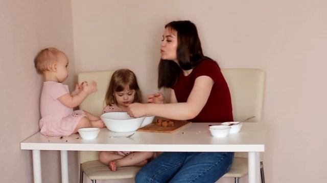 ГОТОВЛЮ С ДЕТЬМИ. Полезные сладости. Диетические конфеты смотреть онлайн