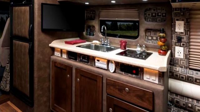 Нашим дальнобоям и не снилось иметь такие шикарные апартаменты в седельных тягачах смотреть онлайн