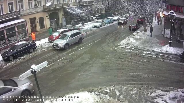 Веб камера Одеса ? Катерининська вулиця В Одесі випав сніг - колапс Odessa ONLINE ᴴᴰ