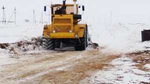 Кировец к700. чистим снег перед весной 2021.03